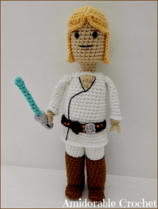 Luke Skywalker LEGO man af Amidorable Crochet Design